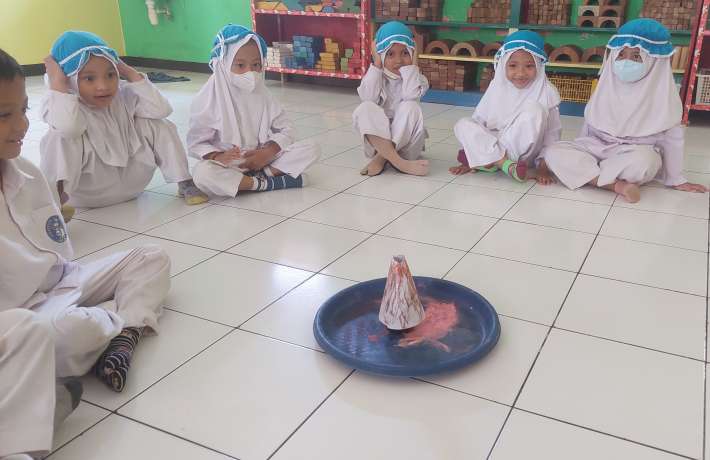 PERCOBAAN GUNUNG MELETUS