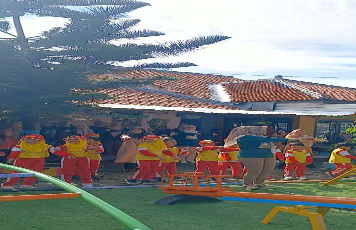 Senam Bersama Orang Tua di TK dan KB Al Irsyad 02 Cilacap Tua di, 