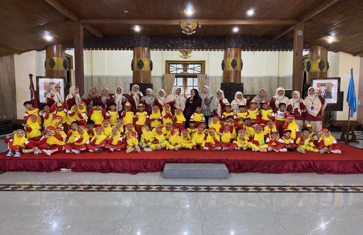 Outing Class Pendopo Kabupaten Cilacap