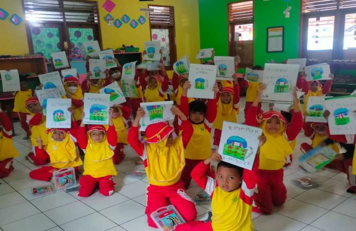 SENANGNYA IKUT EKSTRAKURIKULER MENGGAMBAR