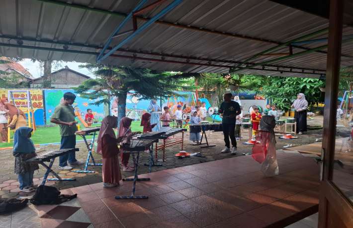 Semangat Latihan Drumband TK  Al Irsyad 02 Cilacap