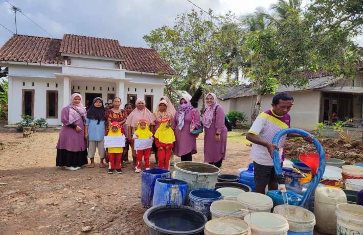 Melatih Empati Anak Melalui Sedekah Air Bersih