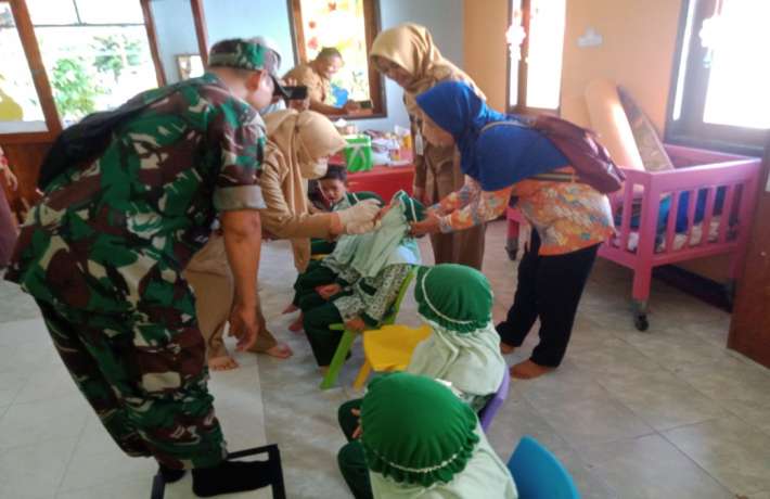 Pemberian Sub Pin Polio Sebagai Upaya Penanggulangan KLB Polio