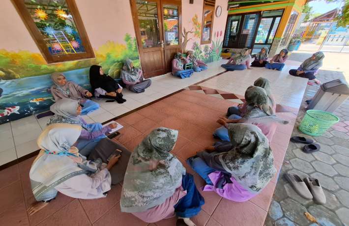 Diskusi intern di KB dan TK AL IRSYAD 02 CILACAP 